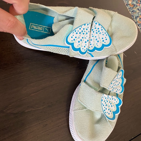 Girls size 2 — PUMAS — light blue leather shoe with winged Velcro straps - Picture 7 of 7